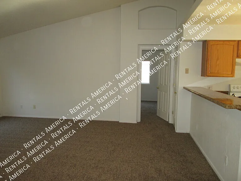 144 S Mulberry St — Photo 15