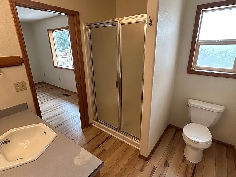 824 NE Ashby Ct — Photo 8