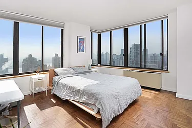 Rented by R New York