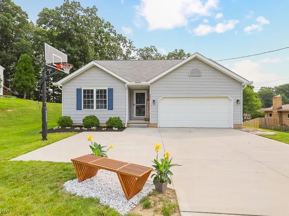 6831 Glenella Dr, Seven Hills, OH 44131