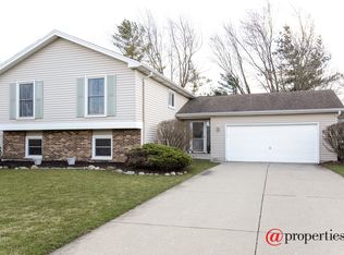 1063 Barlina Rd, Crystal Lake, IL 60014