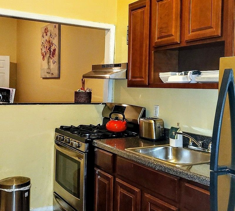 1st image of 818 Macon St #1R