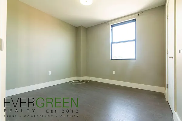 Rented by Evergreen Apartments BK | media 2