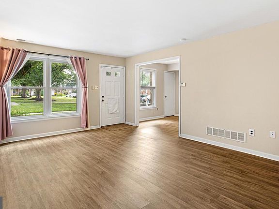 4th image of 3028 Harbour Dr