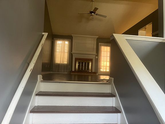 3rd image of 725 Windemere Oak Way