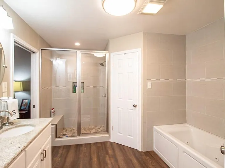1215 Dorchester Dr — Photo 17
