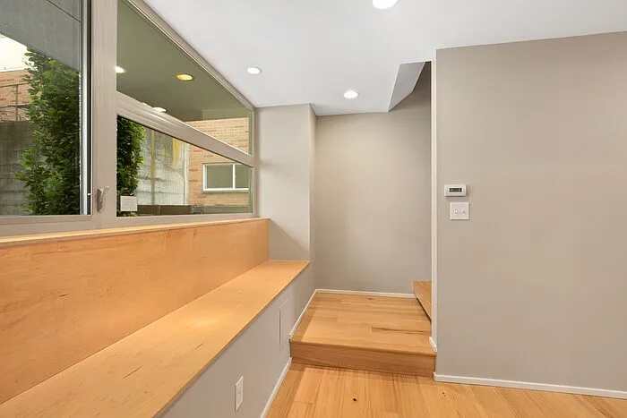 2351 Yale Ave E — Photo 9