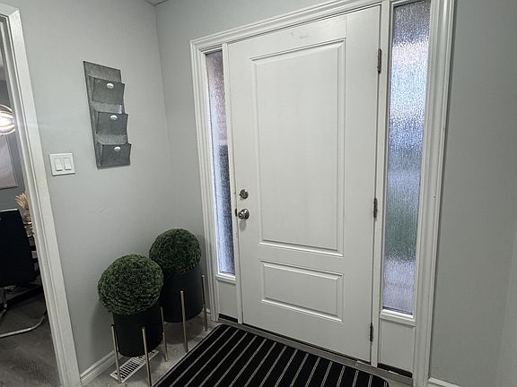 3rd image of 21 Roberts Cres