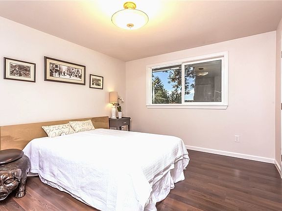 5th image of 9810 162nd Ave NE