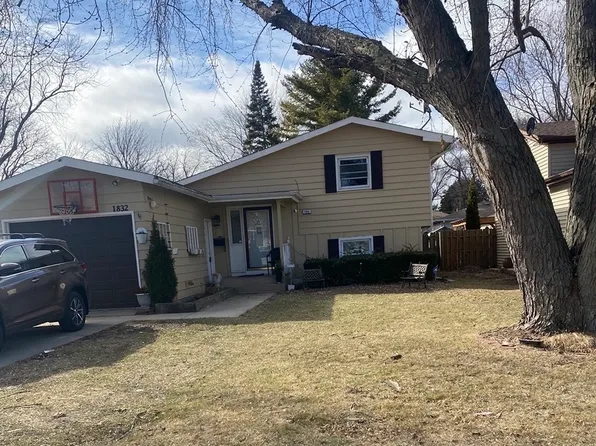 1832 N Jackson St, Waukegan, IL 60087