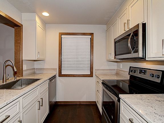 3rd image of 12709 NE 83rd Ct #A