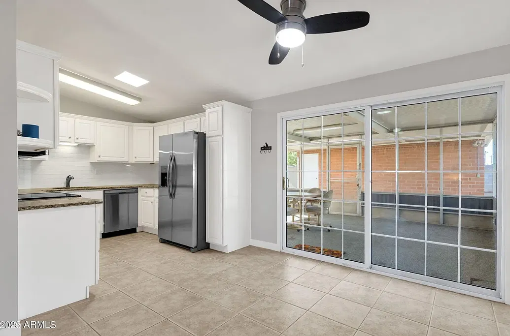 3 bed, 1120 sqft, $2,500 — Photo 3