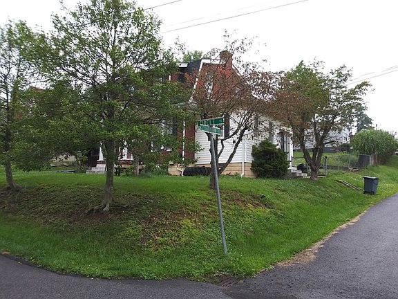 3rd image of 11 Circle Dr