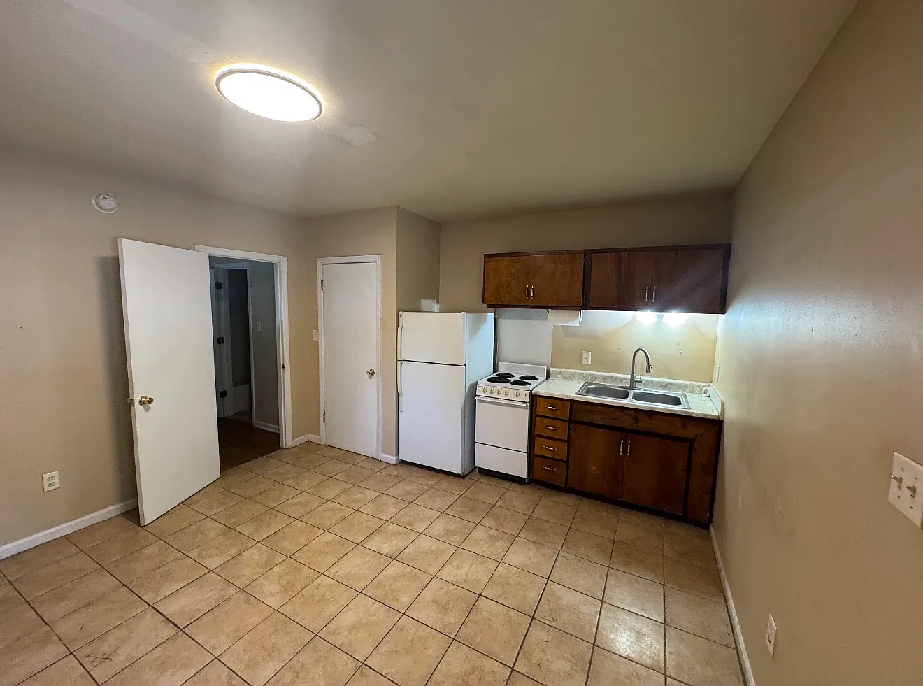 1 bed, 500 sqft, $600 — Photo 3