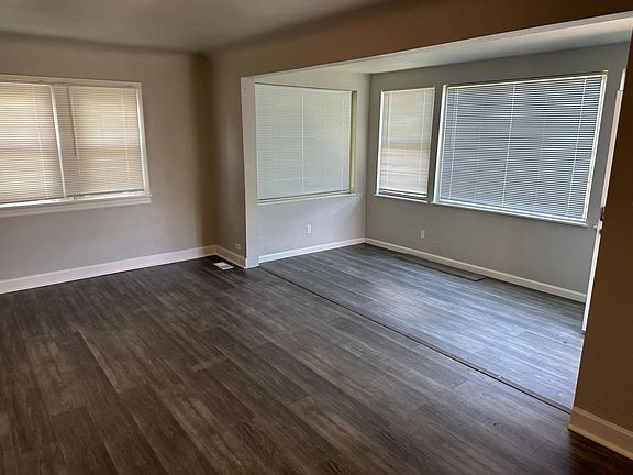4th image of 501 S Navajo St