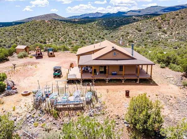 11030 S Quarter Horse Rd, Kingman, AZ 86401