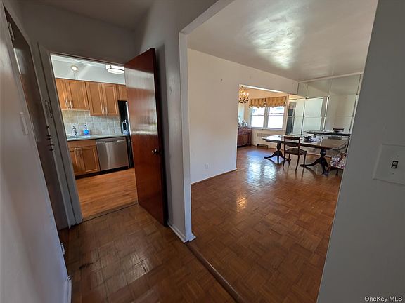 3rd image of 2944 Bayswater Avenue