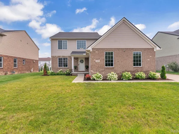 7275 Castell Blvd, Belleville, MI 48111