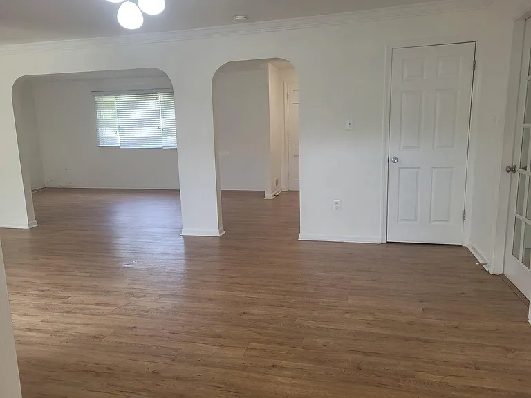 6818 Rolling Rd — Photo 8