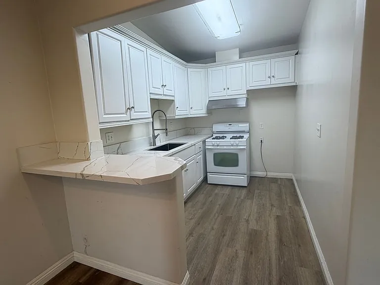 2119 E Westport Dr #7 — Photo 7
