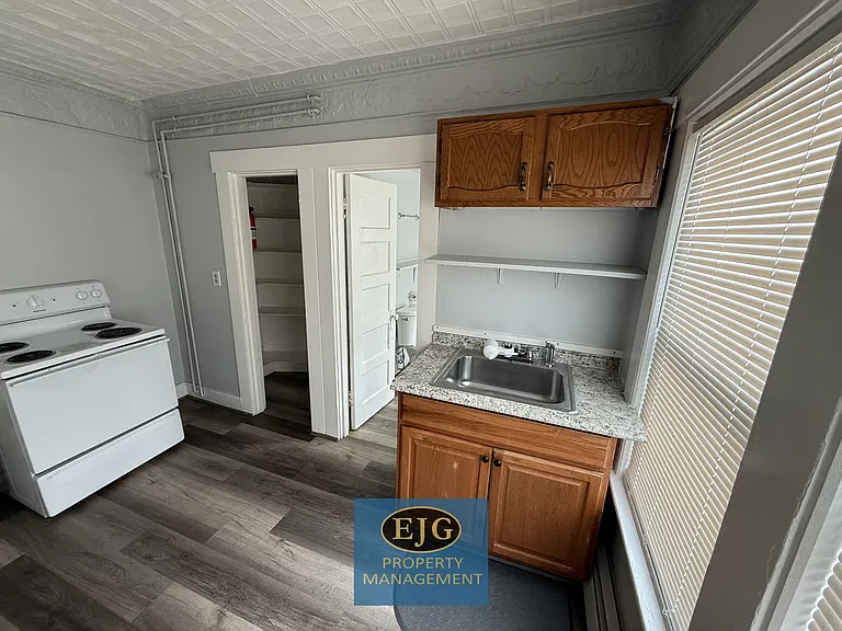 23 S Main St #4 — Photo 1