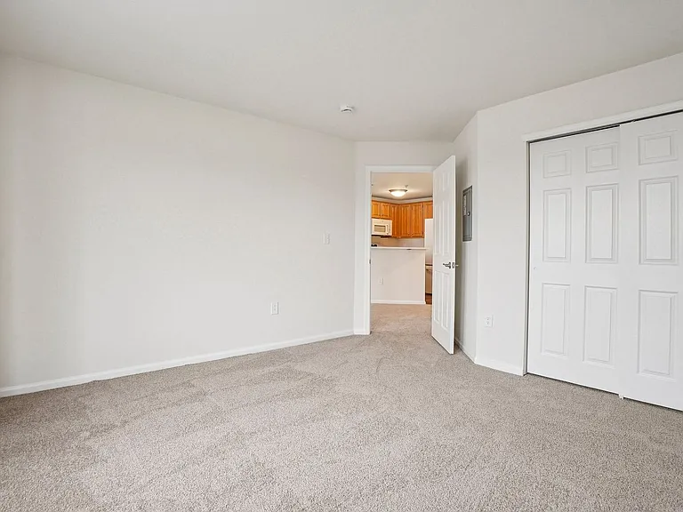 The Apartments At Weatherby — Photo 41