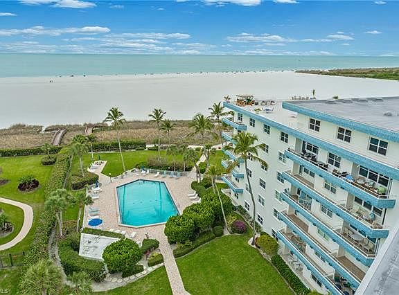 4th image of 220 Seaview Ct APT 304