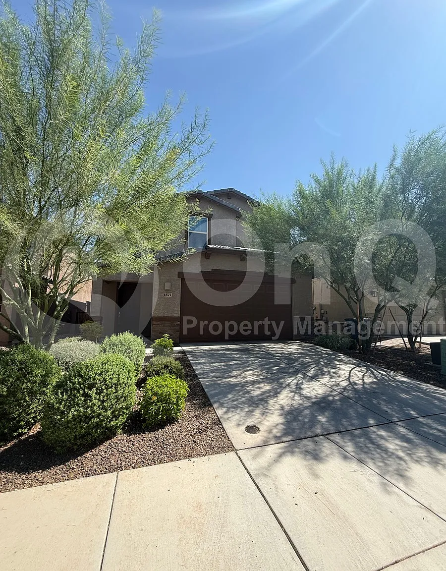 4 bed, 2.5 bath, 2391 sqft, $2,300 — Photo 4