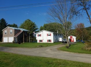 211 Twin Lakes Rd, Brackney, PA 18812