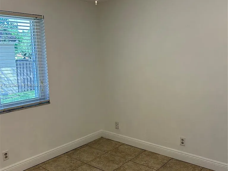578 Woodgate Cir #E — Photo 12