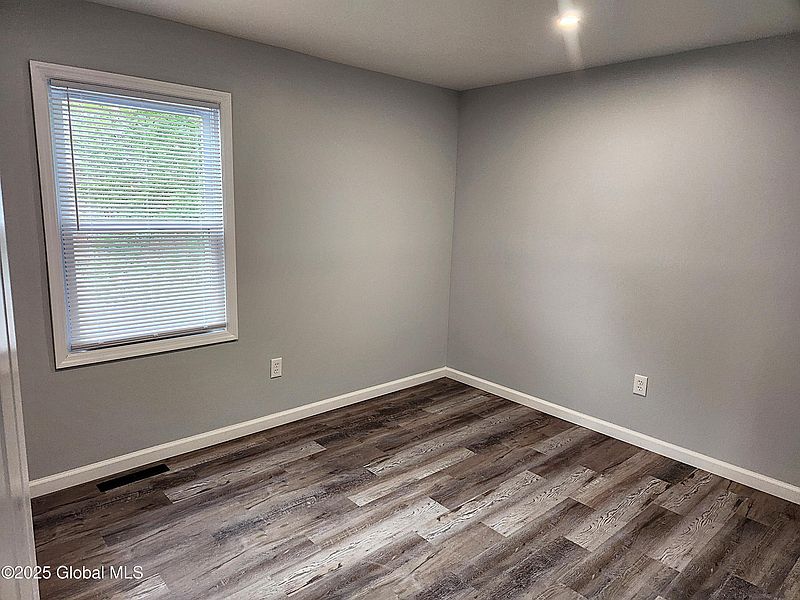 4th image of 551-553 4th Avenue