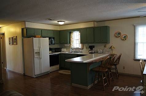 Kitchen with breakfast bar