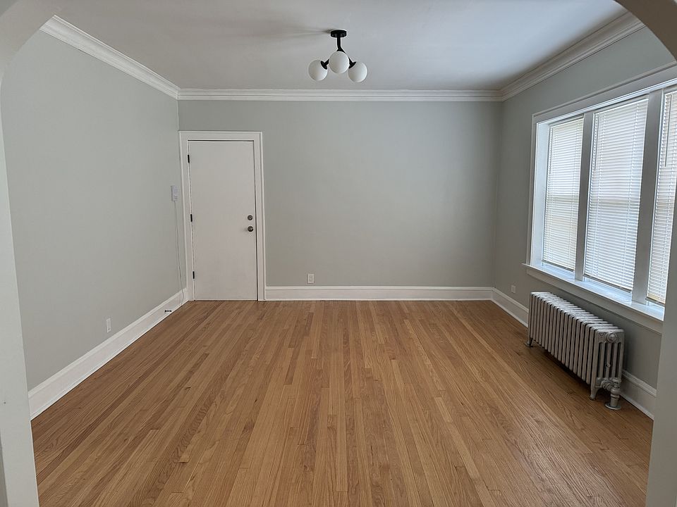 Dining Room: 15 x 13