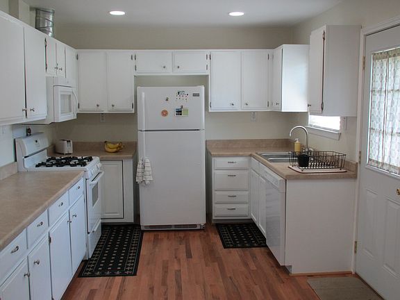 5th image of 1713 Evergreen St