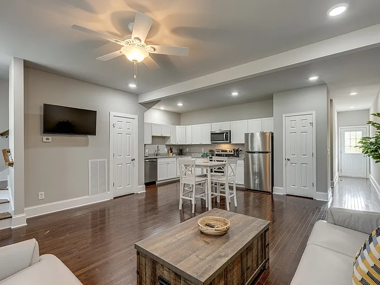 448 Caldwell Dr — Photo 8