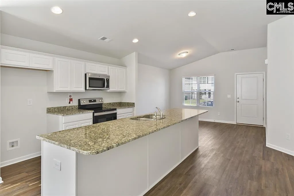 3 bed, 1548 sqft, $1,950 — Photo 2