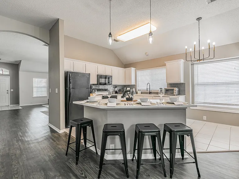 7017 Chateau Dr — Photo 26