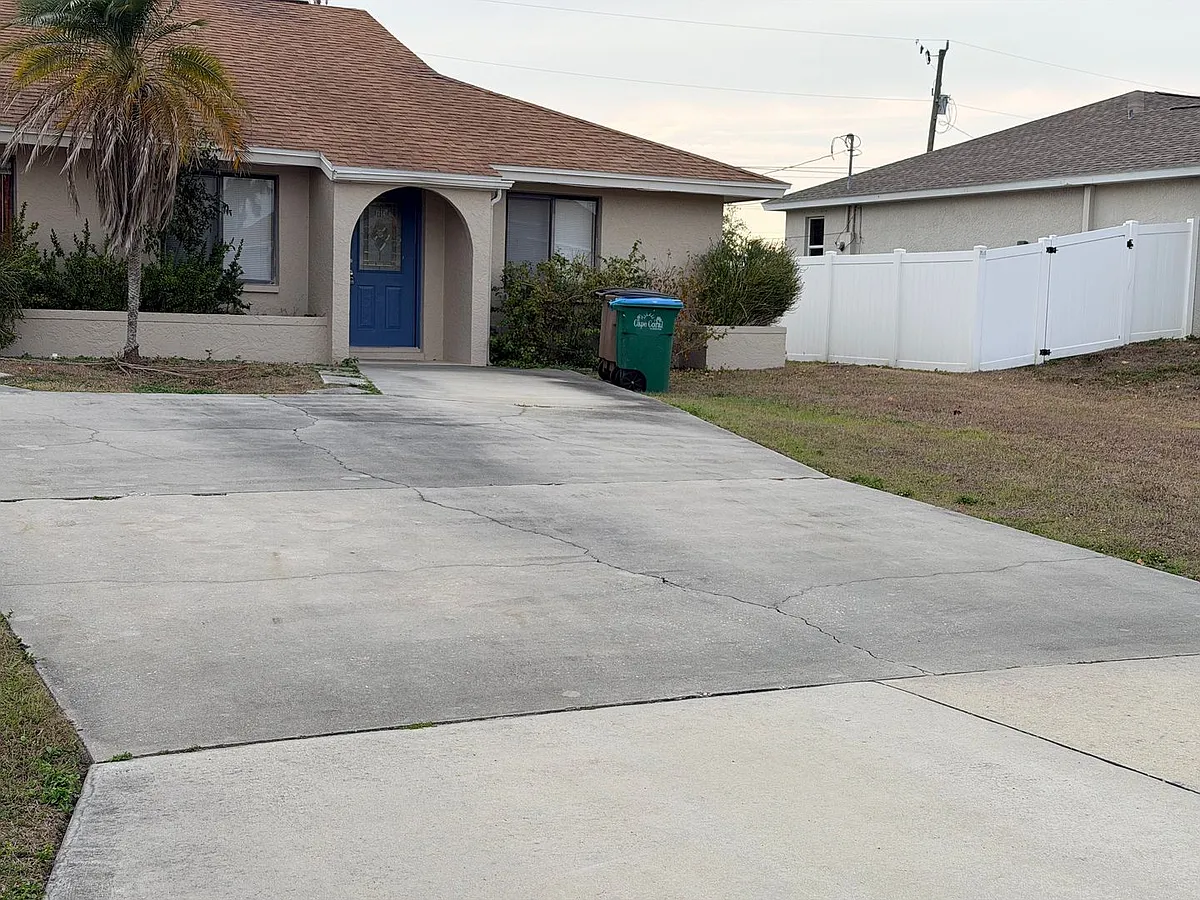 Building Photo - 1714 SW 15th Pl