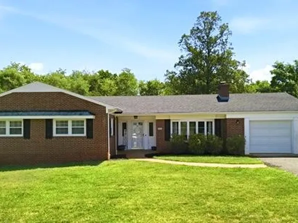 243 Camden Dr, Madison Heights, VA 24572