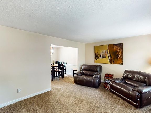3rd image of 5105 Victoria Ave