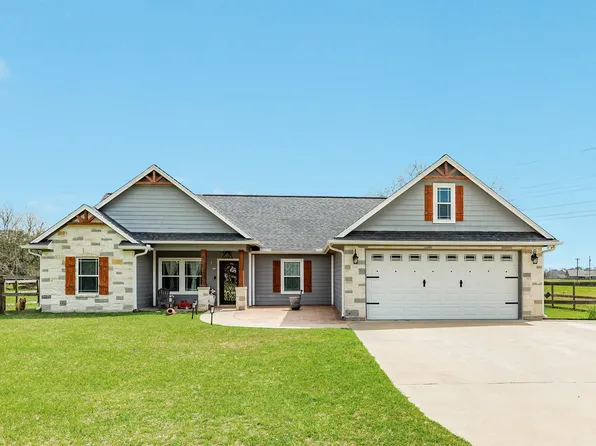 613 Winchester Trl, Angleton, TX 77515
