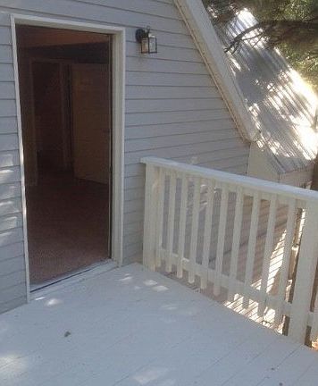 5th image of 820 Leonard Ln