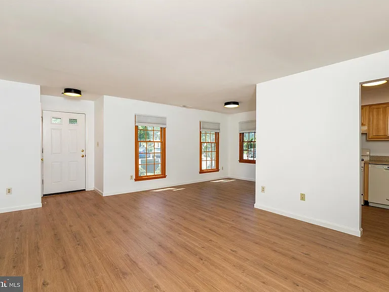 109 Wyndham Pl — Photo 6