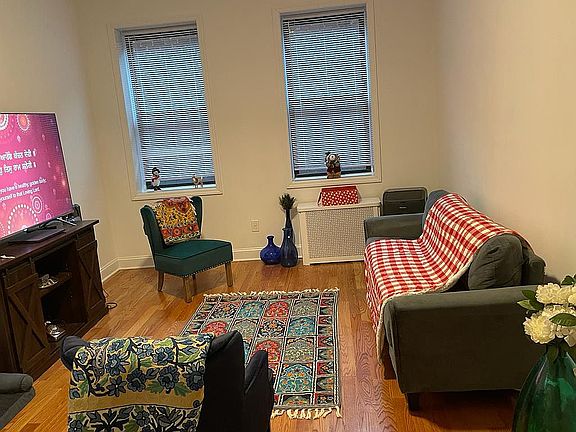 4th image of 4342 45th St APT 1E