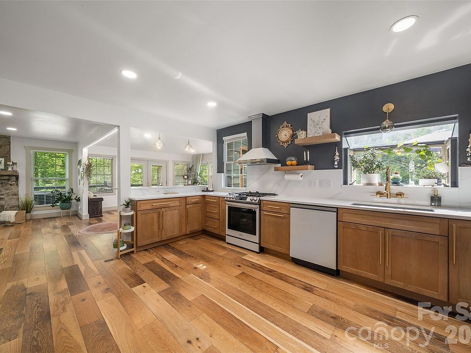 10th image of 19 Chipping Green Dr