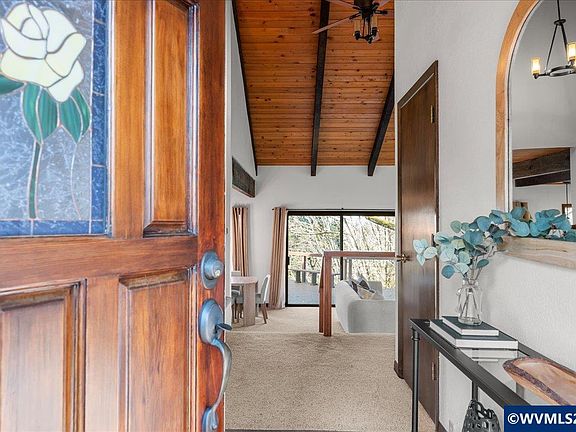 2nd image of 3904 Viewcrest Rd S