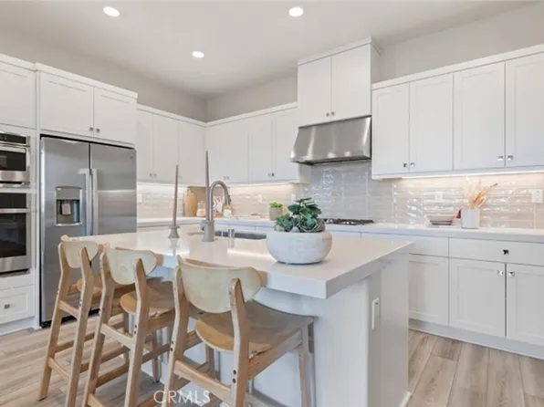 26713 Greylock Ln #202, Valencia, CA 91355