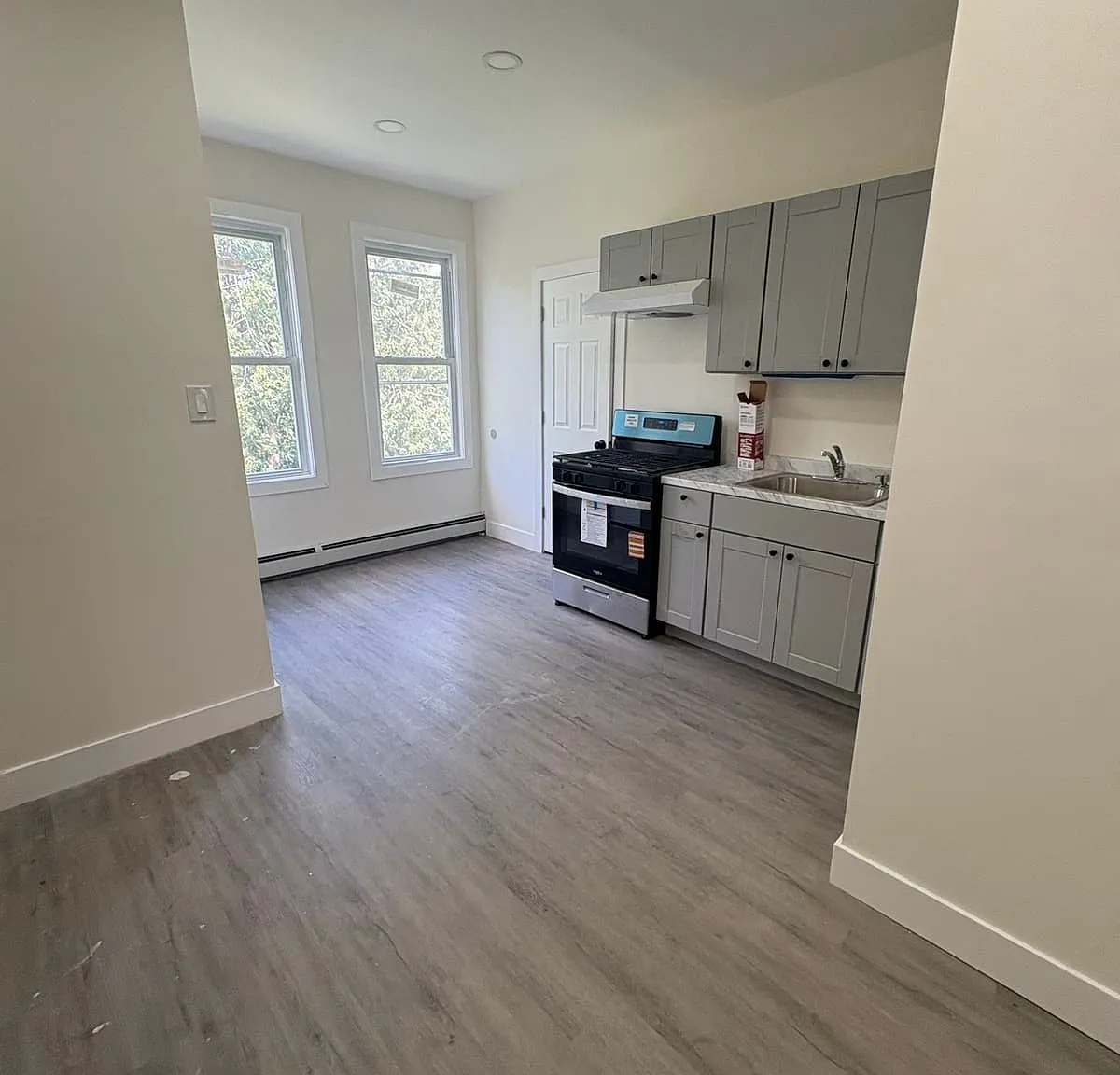 1 bed, 650 sqft, $1,600 — Photo 3