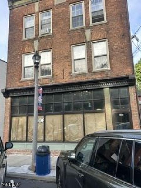 1st image of 208 Main St #0