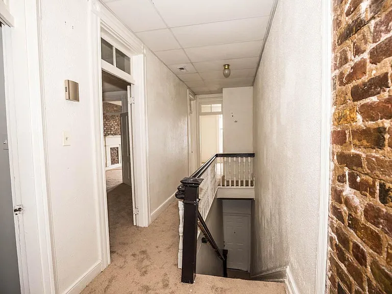 908 W Clay St — Photo 5